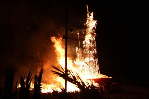 Cremada Del Dimoni En Badalona Heridos Leves Por La Carcasa De Un