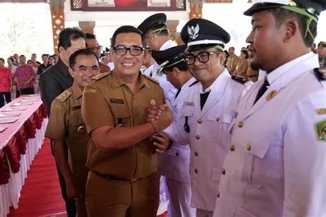 Bupati Tabanan I Komang Gede Sanjaya Lantik Perbekel Terpilih Bali