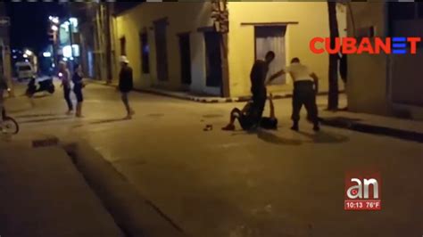 Joven es apuñalado brutalmente en una riña callejera en la ciudad de