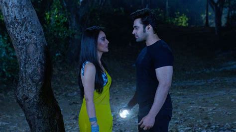 Watch Naagin Season 3 Episode 73 : Bela Confesses Her Love For Mahir ...