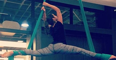 Noiva De Ronaldo Paula Morais Mostra Elasticidade Em Acrobacia