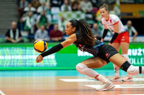 Polônia LKS Commercecon Lodz vence fora de casa Melhor do Vôlei