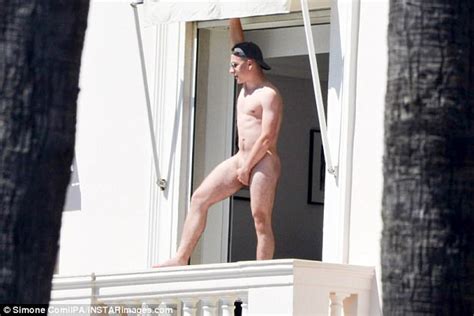 Photo Men Naked On Balconies LPSG