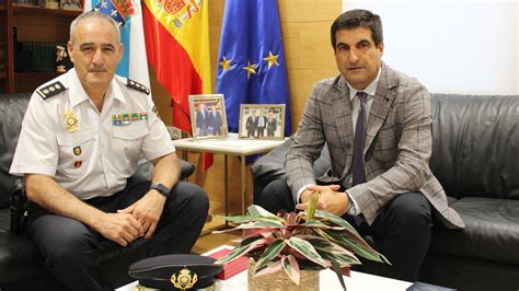 El delegado de la Xunta da la bienvenida al nuevo comisario de Policía