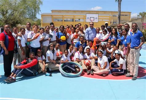 Inefi Entrega Utiler A Deportiva En Seis Centros Educativos Inefi