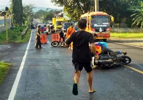 Oli Tumpah Di Jalur Tegal Purwokerto Sejumlah Kendaraan Tergelincir