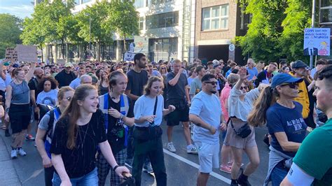 Essen Demonstriert Mit Rave Gegen AfD Parteitag Ruhrgebiet