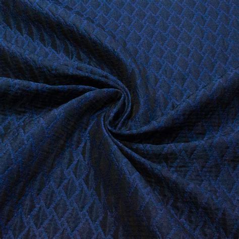 Jacquard matelassé Losange noir fond bleu vendu au mètre