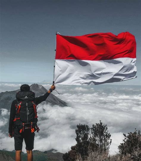 Gambar Bendera Indonesia Di Puncak Gunung