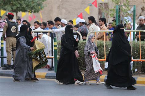 Woman In Short Skirt Sparks Debate And Arrest In Saudi Arabia Wsj