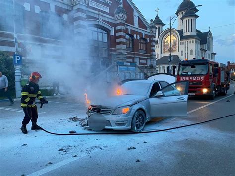 Un autoturism a luat foc în plină stradă Informatia de Severin