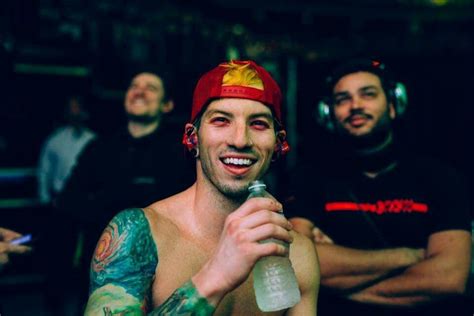 Josh Dun Is A Cutie With His Cute Smile Twenty One Pilots One Pilots Tyler And Josh