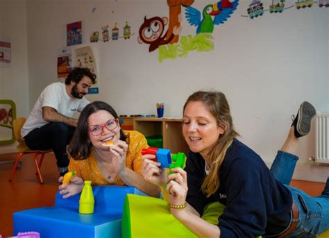 Devenir puéricultrice études salaires reconversion témoignage