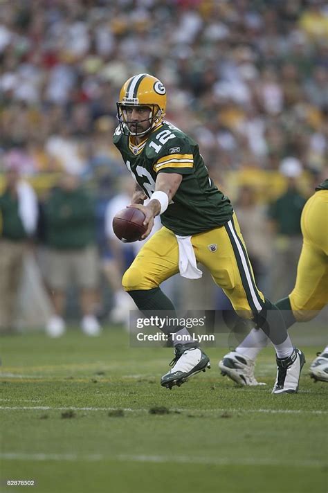 Green Bay Packers Qb Aaron Rodgers In Action Vs Cincinnati Bengals