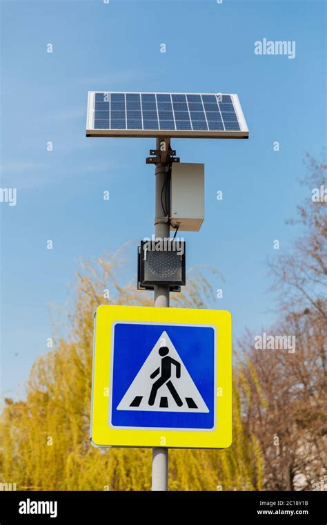 Solar powered traffic sign hi-res stock photography and images - Alamy