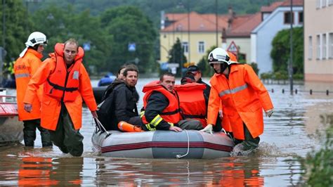 Hochwasser In Deutschland Angst Vor Der Jahrhundertflut