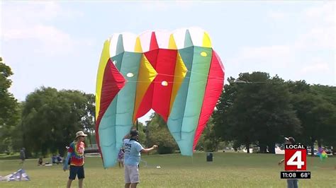 First Ever Detroit Kite Festival Takes Over Belle Isle Youtube