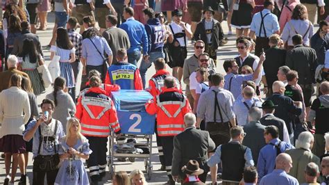 Oktoberfest Junge Bricht Sich Bei Horror Unfall Auf Wiesn Beide Beine