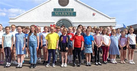 Pupils Delight Shoppers With Terrific Music And Dance Performance In