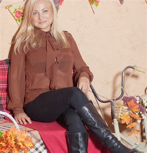 Pretty blonde in hot black leather boots ในป