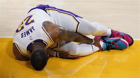 Saltan Las Alarmas En Los Lakers Lebron James Se Lesiona El Tobillo Y