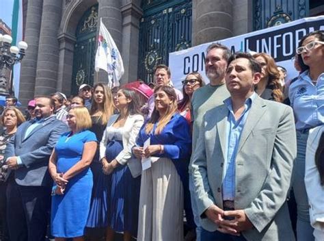 Frente C Vico Chilango Protest Afuera Del Congreso De La Cdmx Contra