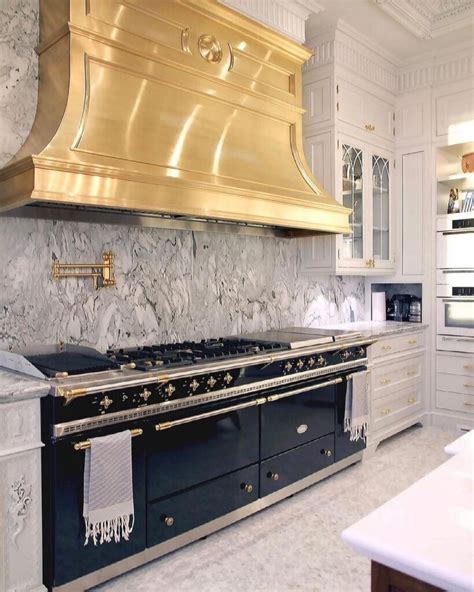 Amazing Classic Style Kitchen Design is timeless - Classy55