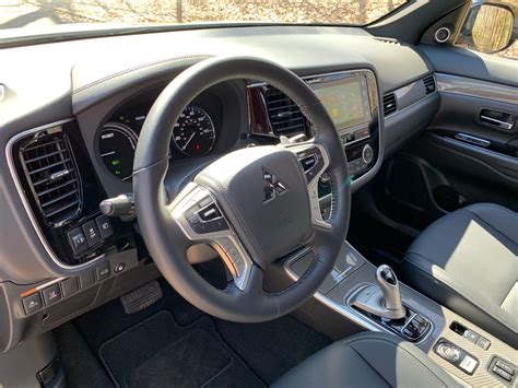 2021 Mitsubishi Outlander: 256 Interior Photos | U.S. News