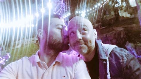 Besos y amor las fotos de los famosos por el Día Internacional del Orgullo Gay Infobae
