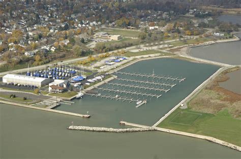 Manitowoc Marina slip, dock, mooring reservations - Dockwa