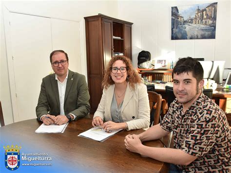 Firma Del Convenio Entre El Ayuntamiento Y La Banda Sinf Nica Municipal