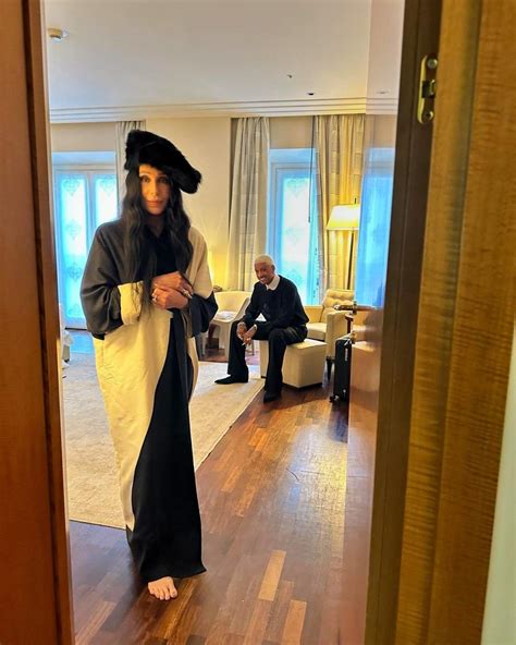 Cher Naked Dress: The Iconic Red Carpet Look That Stunned - CEOColumn