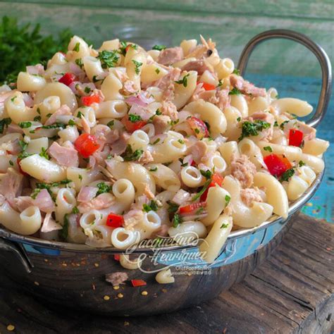 PASTA CON SALSA CHIMICHURRI Y TUNA Jaqueline Henriquez Jaqueline