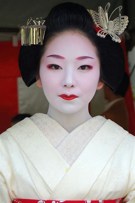 Butterfly Maiko By Fab2can Japanese Geisha Geisha Japanese Beauty