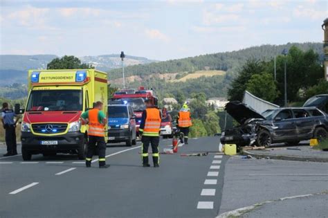 Auto Berschl Gt Sich Auf B Bei Schneeberg