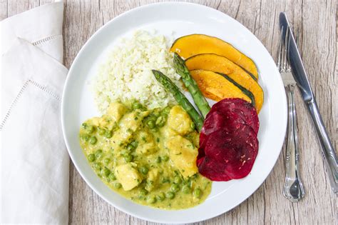 Frango Ao Curry Acompanhado Arroz De Couve Flor E Legumes