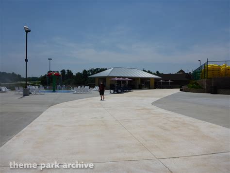Hyena Springs at Holiday World | Theme Park Archive