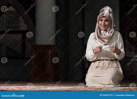 Humble Muslim Prayer Woman Stock Image Image Of Clothing 45242173