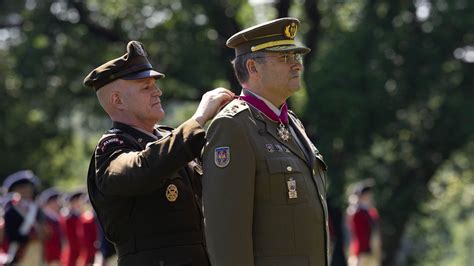 Por Qu Eeuu Rinde Honores Al Jefe Del Ej Rcito Espa Ol Y Le Condecora