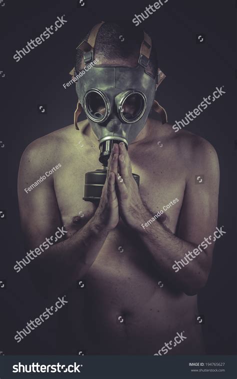 Nude Man Gas Mask Nuclear Concept Stock Photo 194765627 Shutterstock