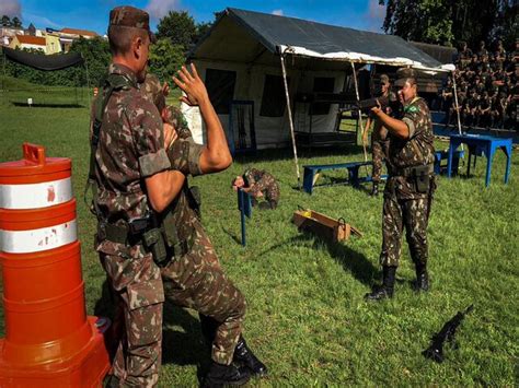 2ª Bateria de Artilharia Antiaérea Bateria realiza instrução de