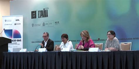 Participa La Rectora Lilia Cedillo En El VII Foro OCDE UdeG En La FIL