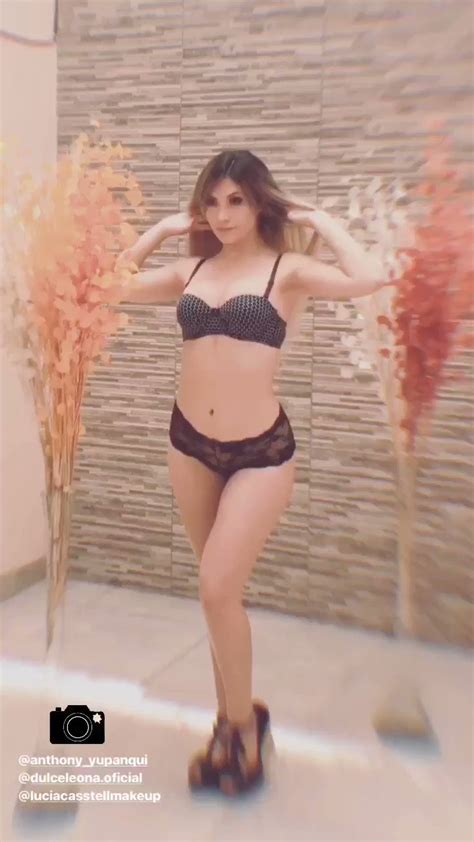 7 Hot Sexy Claudia Serpa Bikini Pics