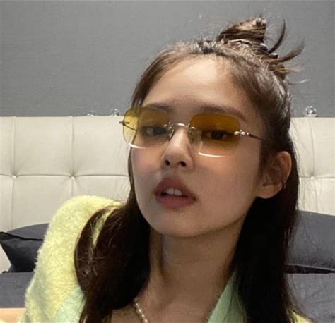 Jennie Kim Of Blackpink Gentle Monster Jentle Home Daisy 02 Y Sunglass