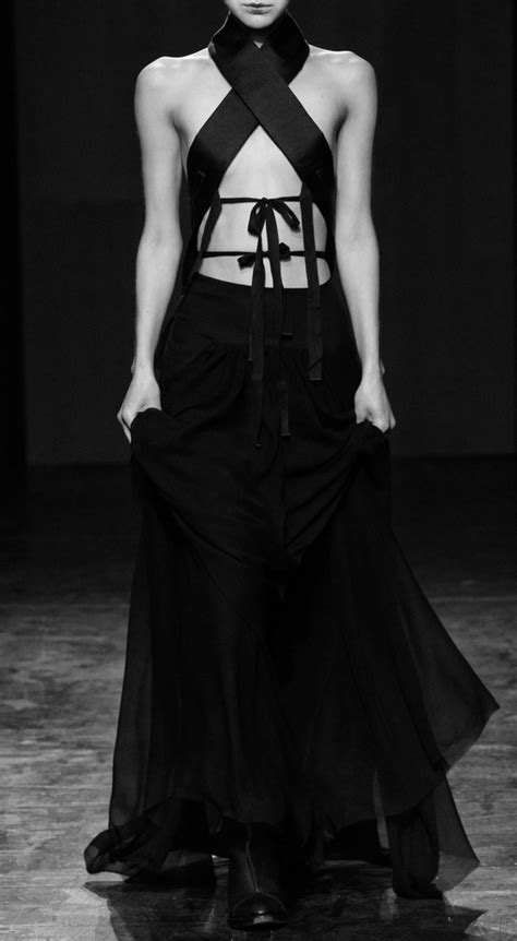 Pin By M I N I M A L I S T A On S T Y L E Fashion Fashion Show Dark Fashion