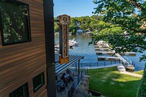 Romantic And Adventurous Things To Do At Lake Of The Ozarks A Three