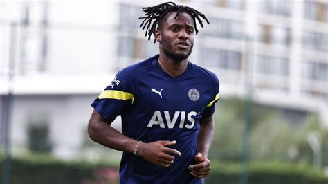 Fenerbahçe nin yeni transferi Michy Batshuayi sahaya indi İşte o anlar