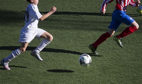 Dimite un entrenador de fútbol infantil que dijo sobre la portera rival