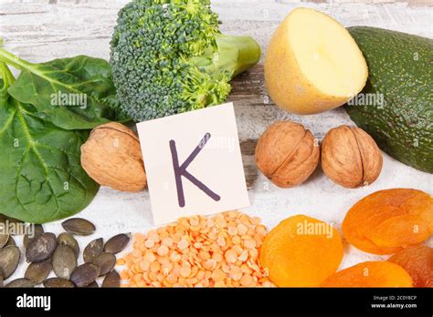 Frutas y verduras que contengan vitamina K potasio fibra dietética y