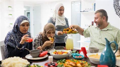 Adab Makan Dan Minum Dalam Islam Sesuai Tuntunan Rasulullah Saw